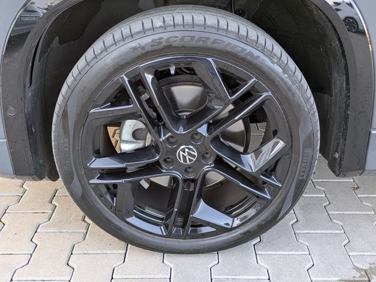 Fahrzeugabbildung Volkswagen Tayron 2.0 TDI 4M R-Line BLACK*7Si*MATRIX*PANO