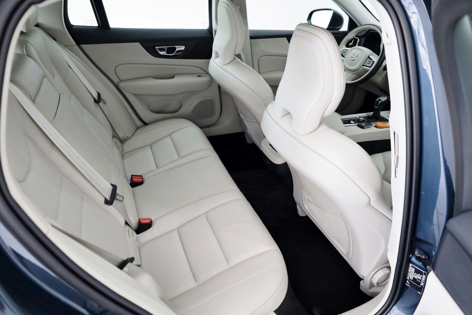 Fahrzeugabbildung Volvo V60 Kombi Momentum Pro Leder,Navi,LED,SH,Apple C