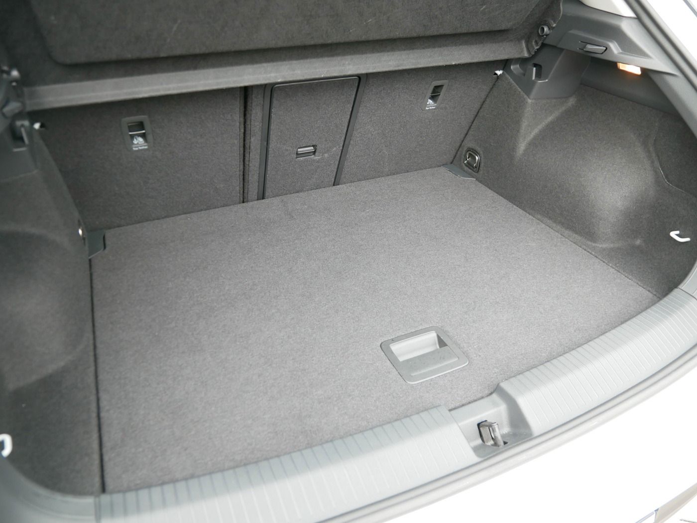 Fahrzeugabbildung Volkswagen T-Roc 1.0 Life NEU36T AHK Standhz SHZ LED Allwet