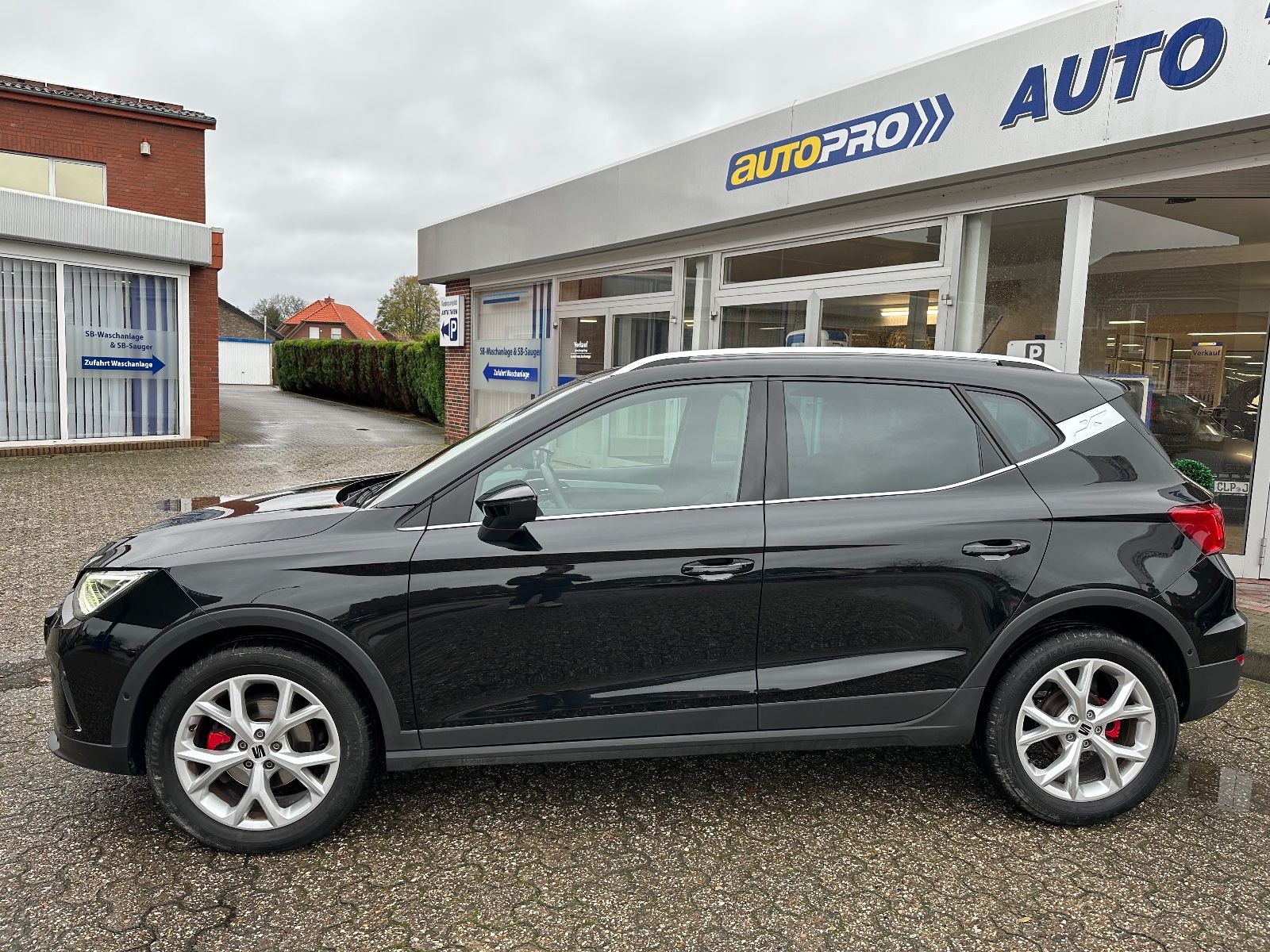 Fahrzeugabbildung SEAT Arona FR 1.5 TSI DSG Navi/LED/ACC/Dinamica
