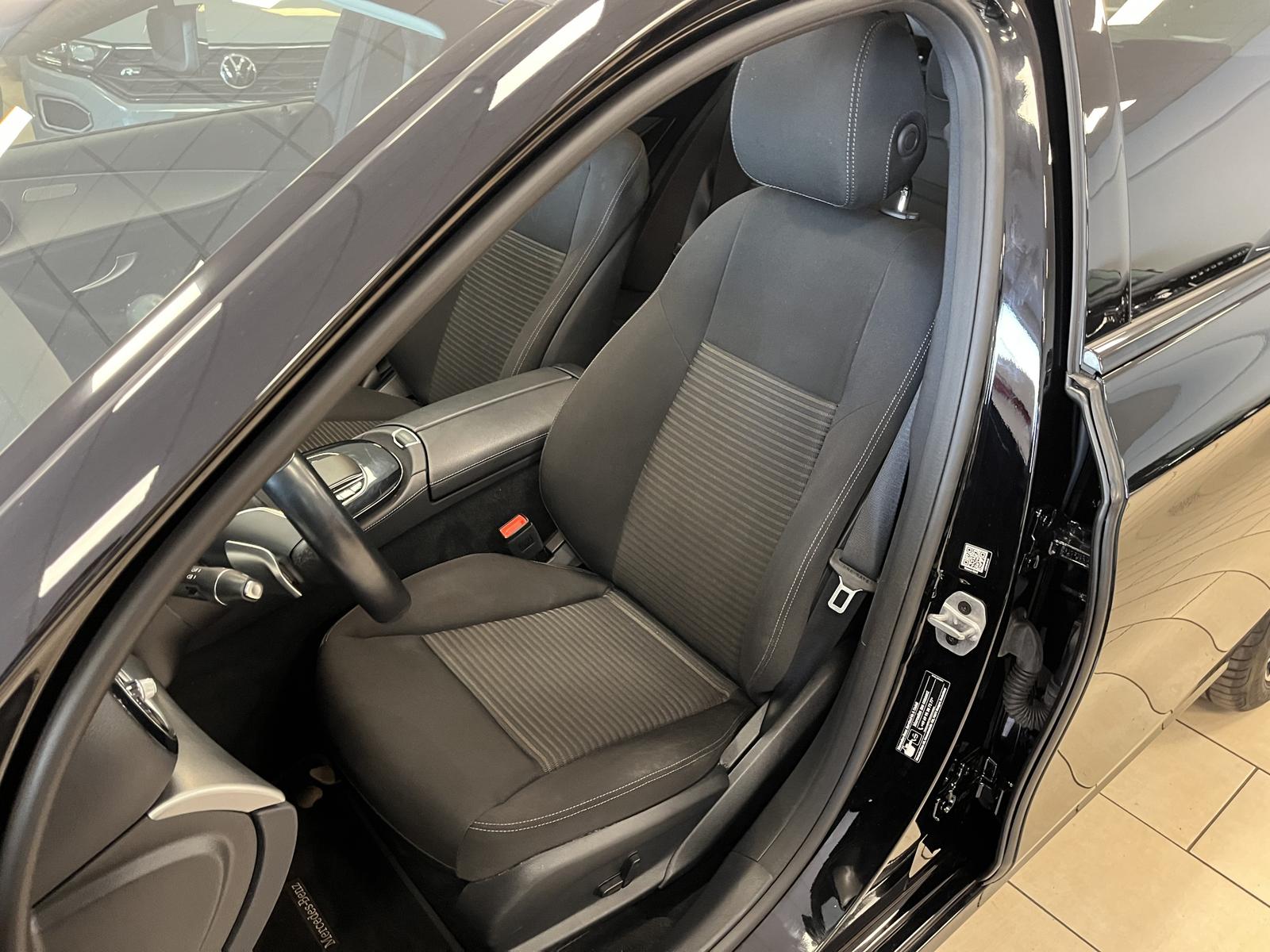 Mercedes-Benz E 220 AHK*Navi*ACC*R-Cam*SHZ*Pano*Night-Paket
