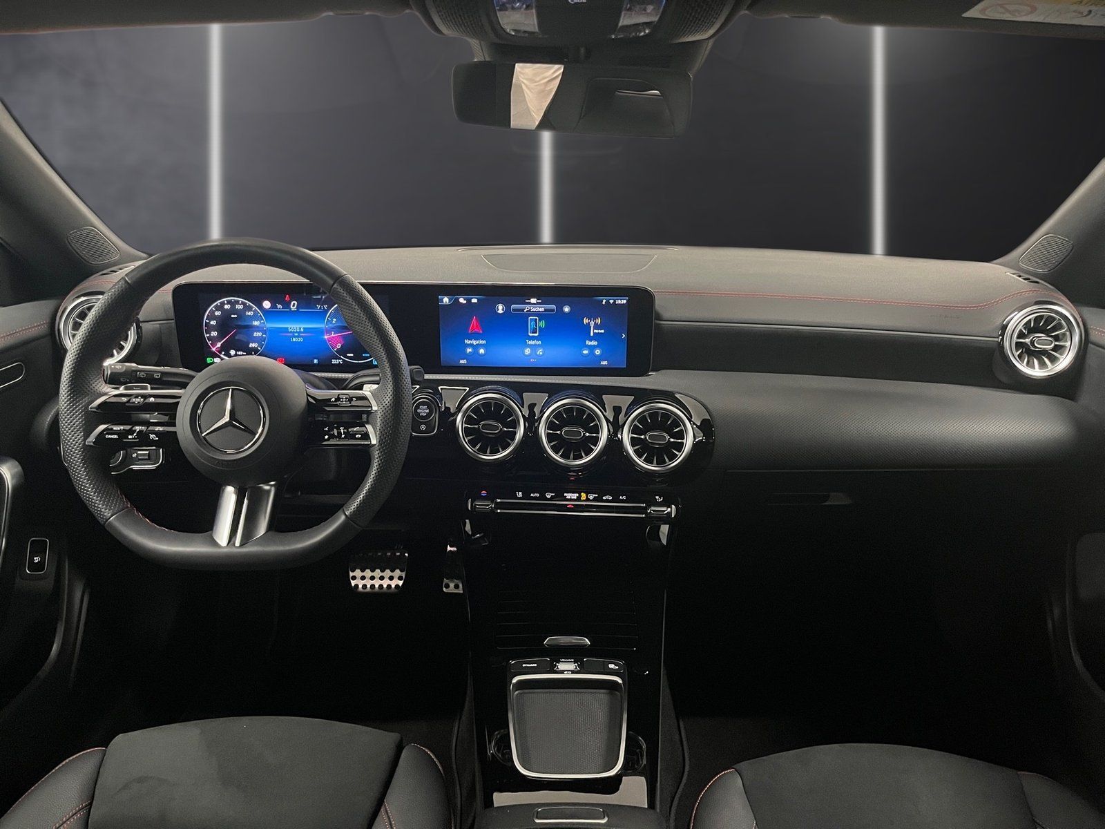 Fahrzeugabbildung Mercedes-Benz CLA 180 SB AMG Adv.*LED*Kamera*18"*CarPlay*Easy*