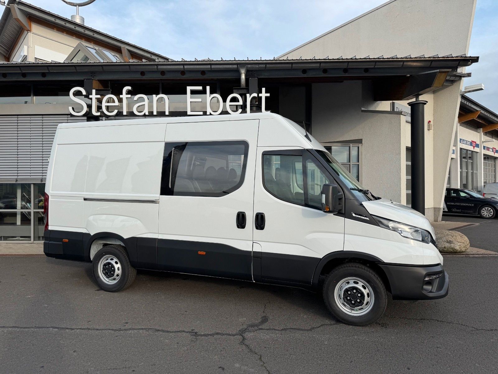 Fahrzeugabbildung Iveco Daily 35S16 A8 *DoKa*Automatik*AHK*R3.520mm*