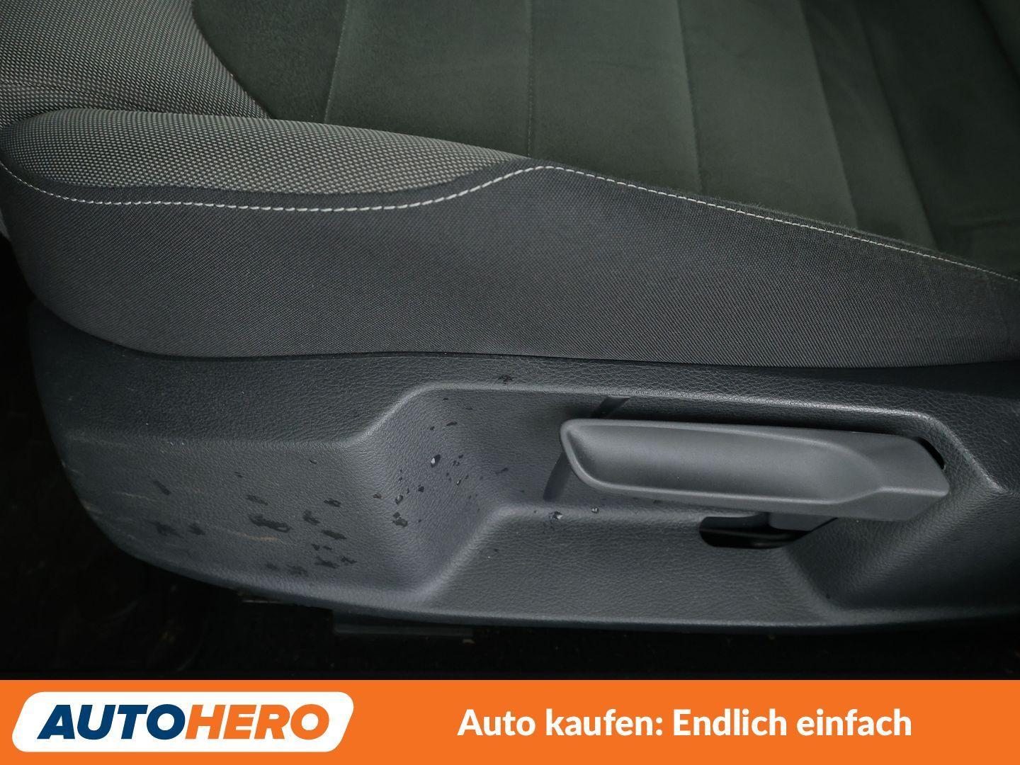 Volkswagen Golf VII 1.5 TSI ACT Highline BMT Aut.*NAVI*LED*