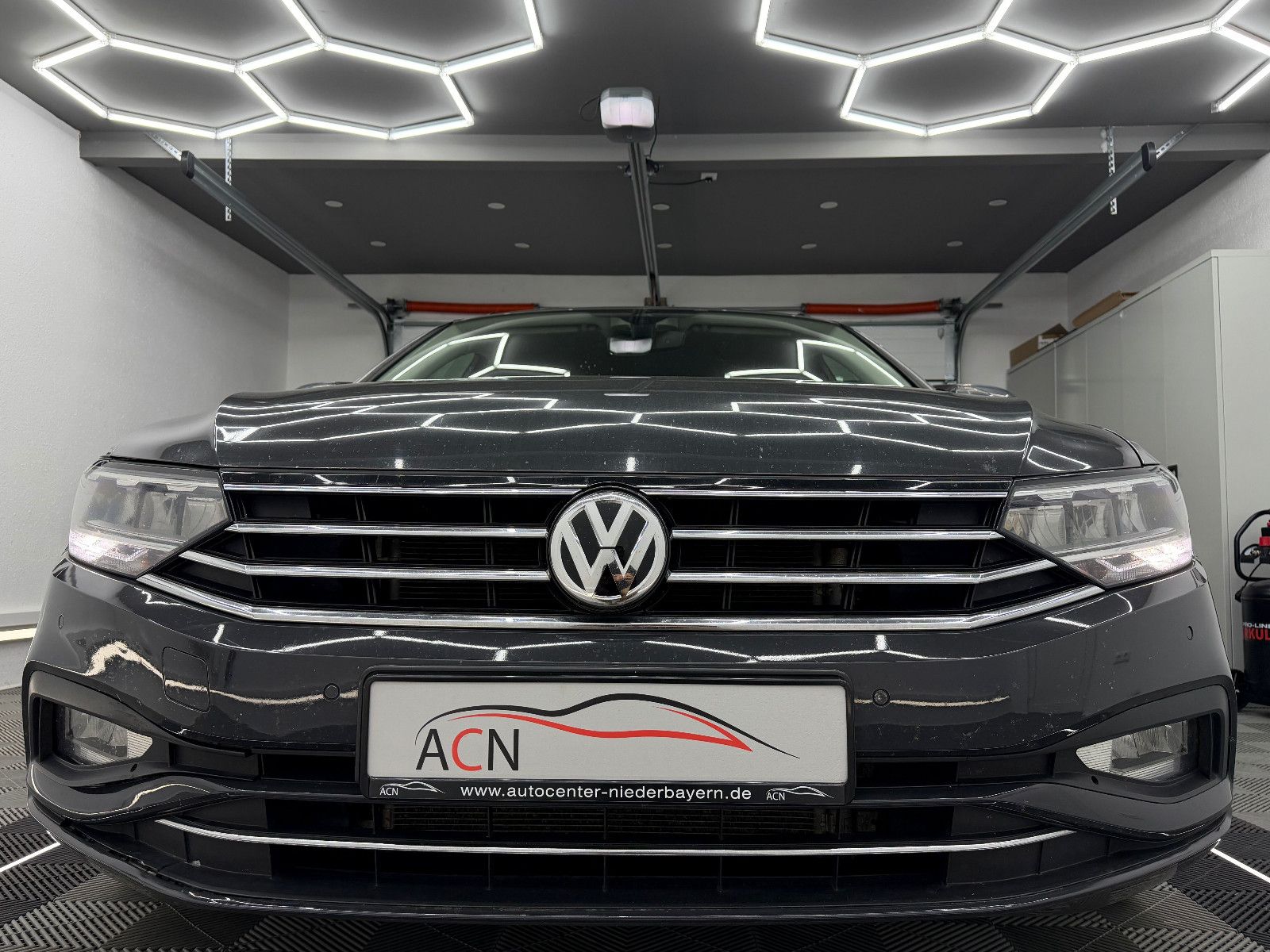Fahrzeugabbildung Volkswagen Passat Variant 2.0 TDI Aut./MASSAGE/KAMERA/ACC