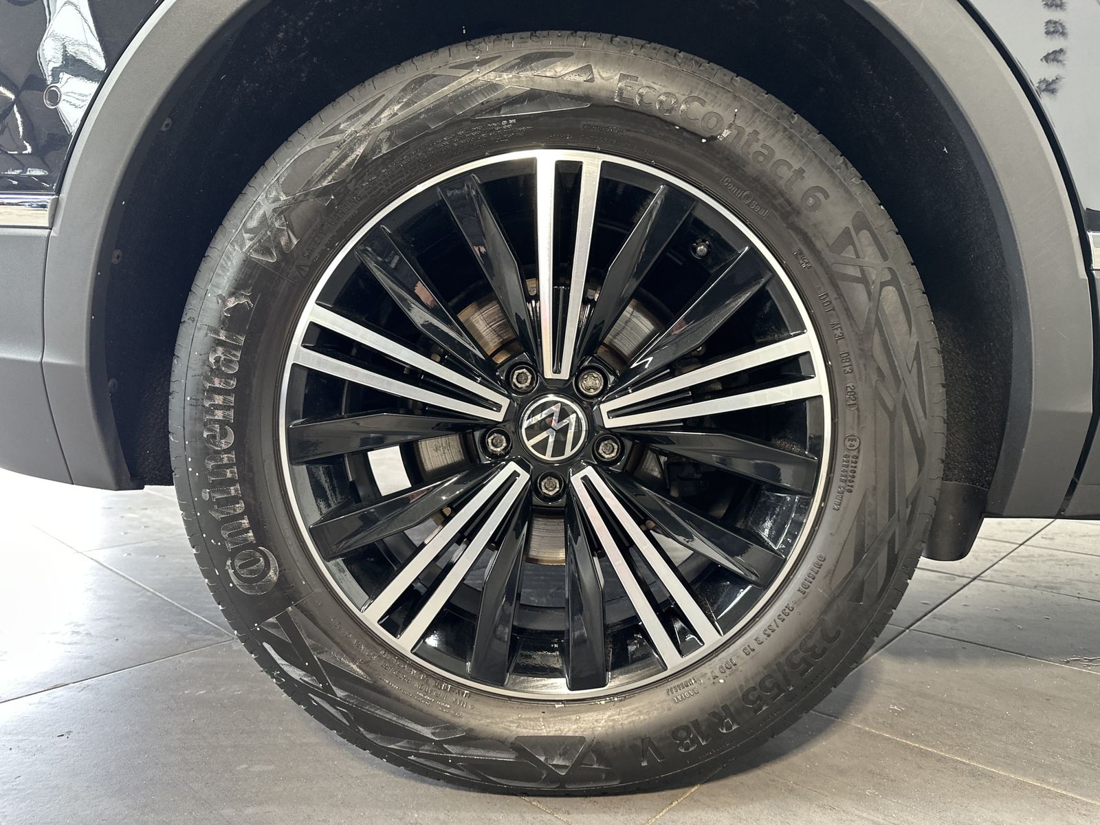 Fahrzeugabbildung Volkswagen Tiguan 2.0 TDI DSG 4M Elegance NAV+LED+ACC+PANO
