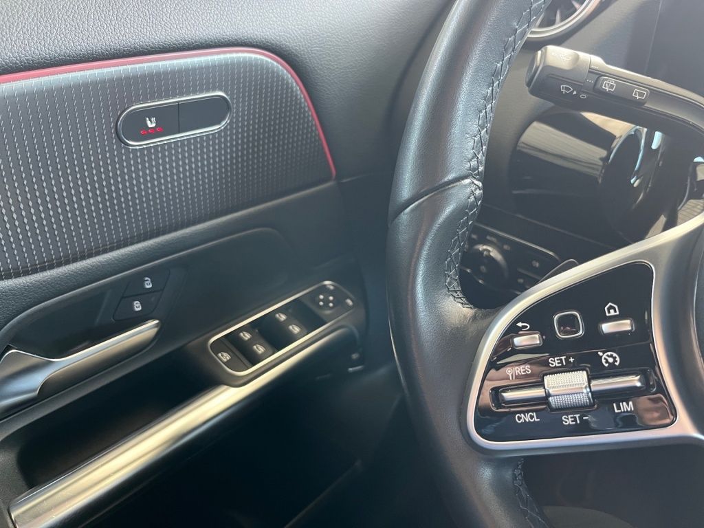 Fahrzeugabbildung Mercedes-Benz GLA 250 e Progressive Night Pano AHK Kamera LED