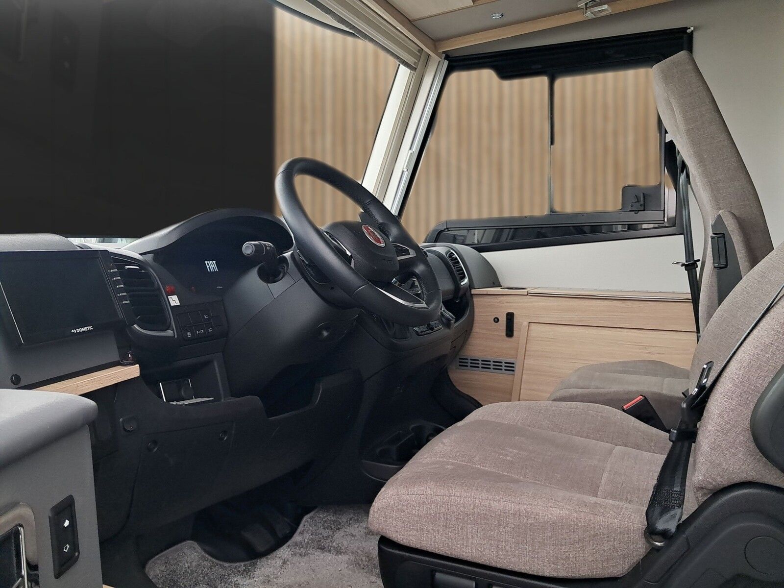 Fahrzeugabbildung Frankia F-Line I 680 Plus 4,5 t Luftfeder HA, Markise