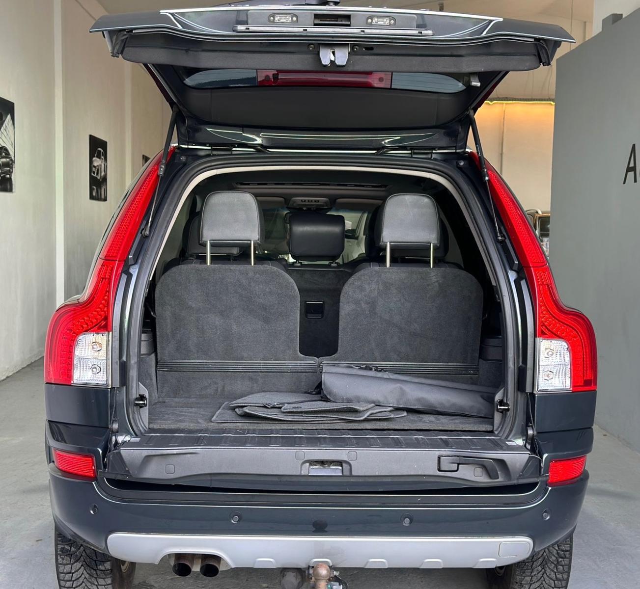 VOLVO XC90 2.4 D5 200 ch MOMENTUM GEARTRONIC 7 PLACES 4X4 - 1ère MAIN - ATTELAGE - TOIT - 194000 km