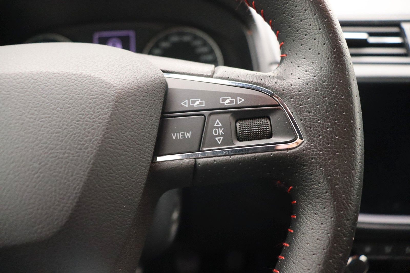 Fahrzeugabbildung SEAT Arona 1.5 FR NAVI AHK KAMERA