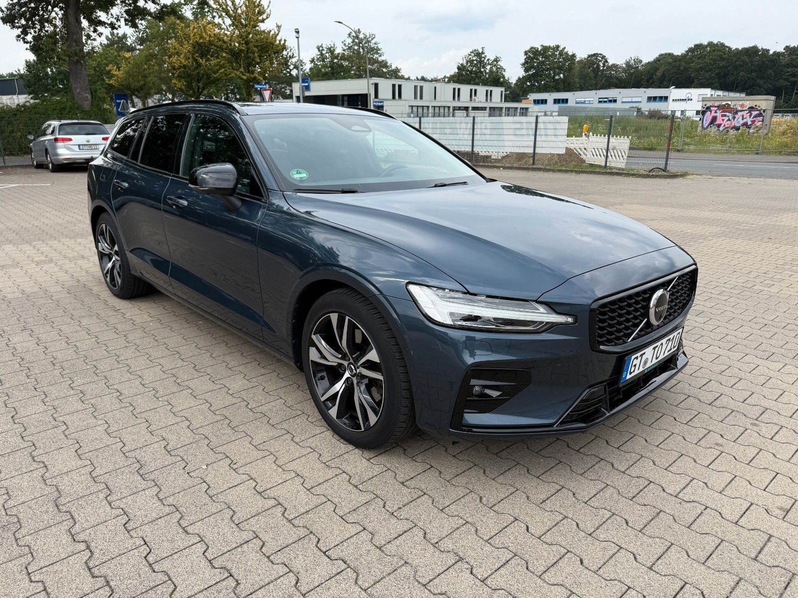 Fahrzeugabbildung Volvo V 60 Kombi Plus Dark
