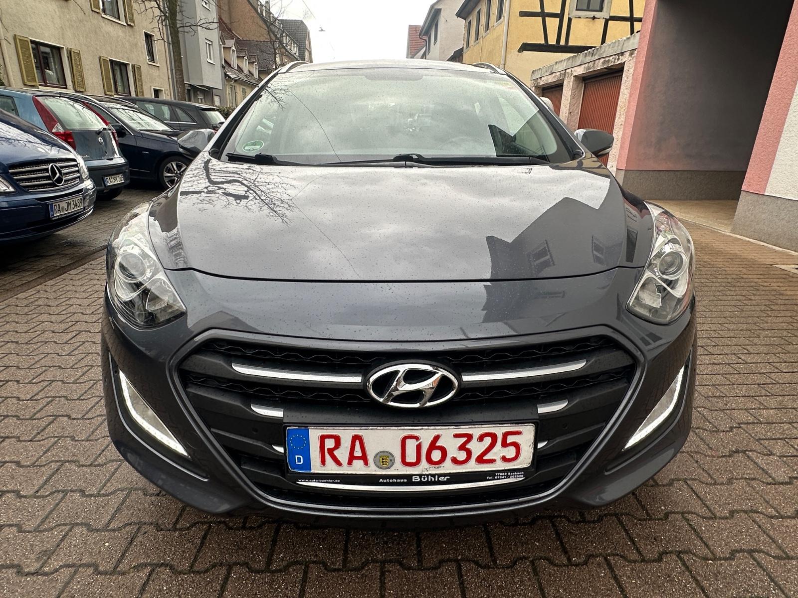 Hyundai i30 blue 1.6 CRDi/Diesel/Kamera/Euro6