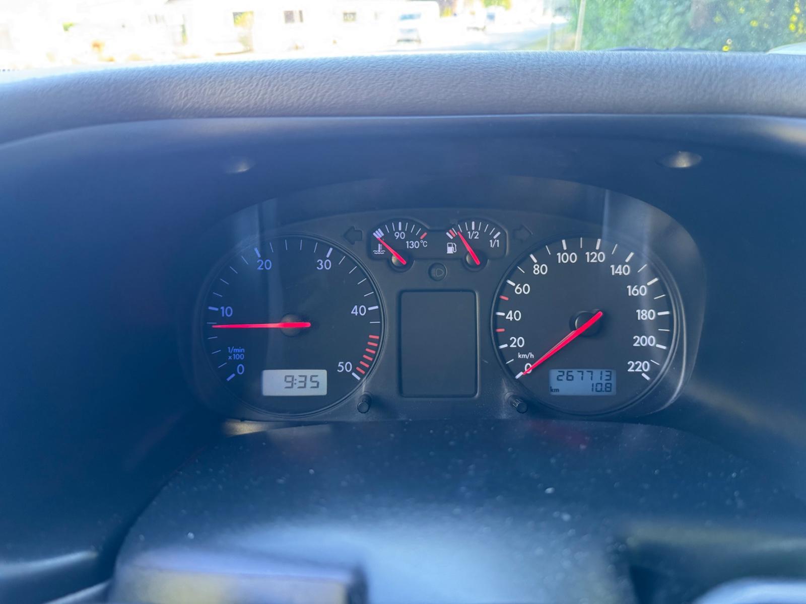 Volkswagen T4 Doka Syncro 4trg 2,5 TDI AXL GRÜNE Pl. HU Neu