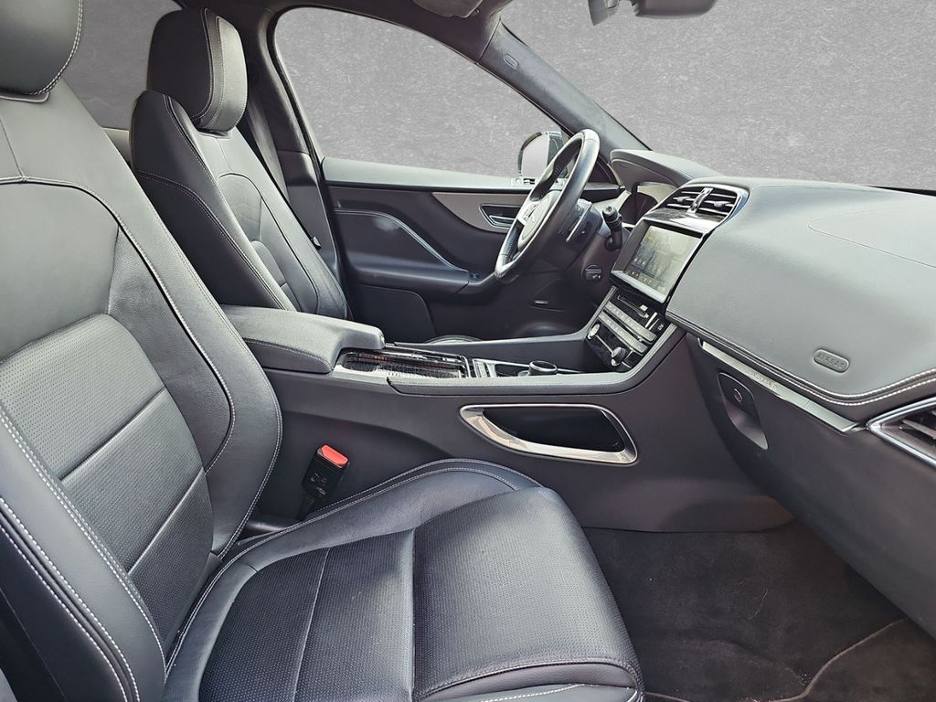 Jaguar F-Pace 20d Chequered Flag