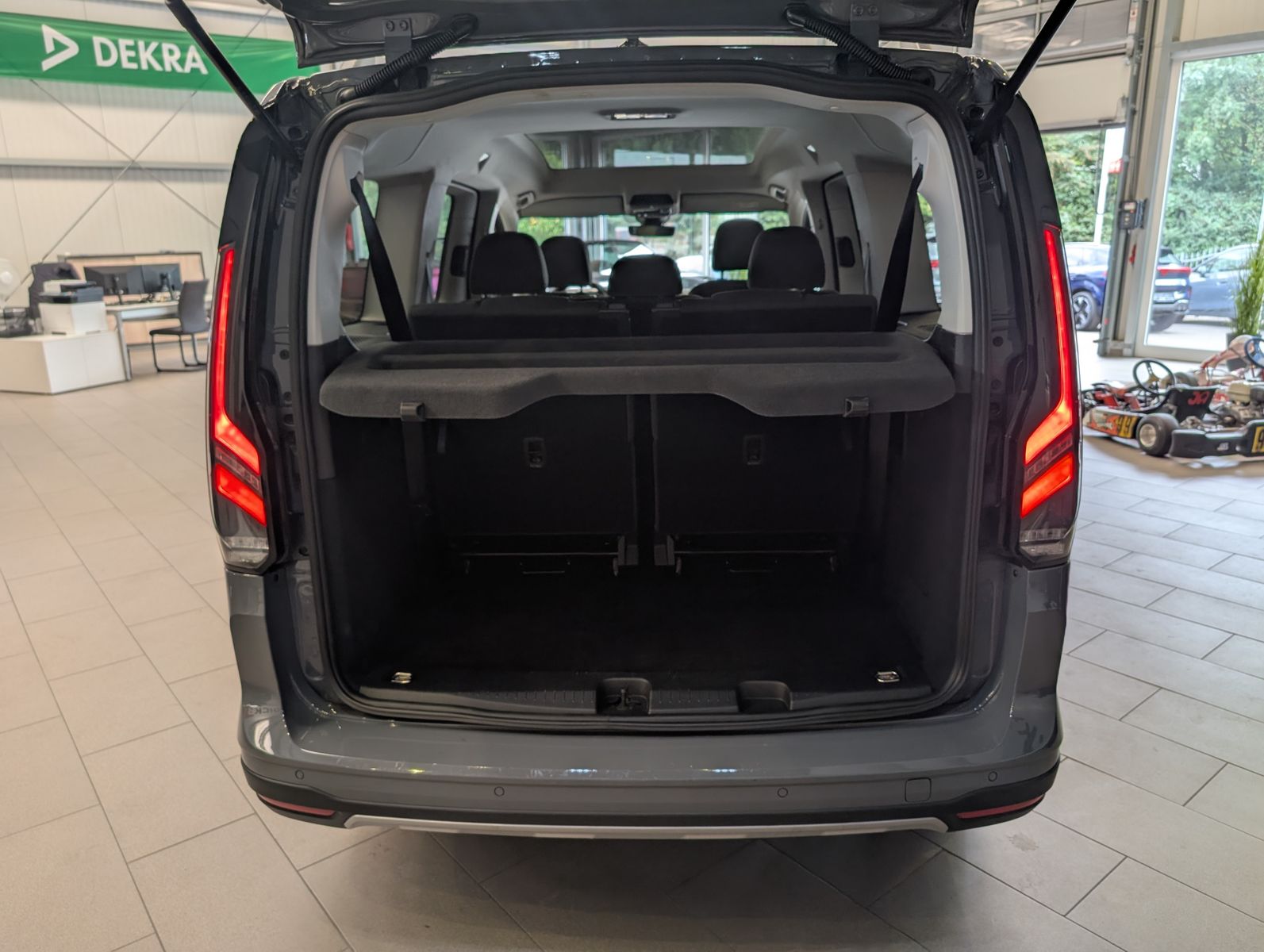 Fahrzeugabbildung Ford Grand Tourneo L2 Active 7-Sitz Bi-LED Pano AHK