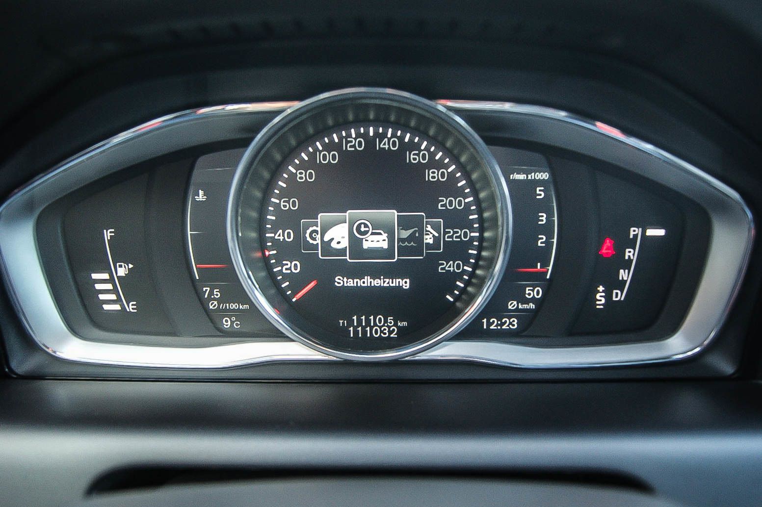 Fahrzeugabbildung Volvo XC60 D5 24 Summum AWD PANO STANDHZG KAMERA LEDER