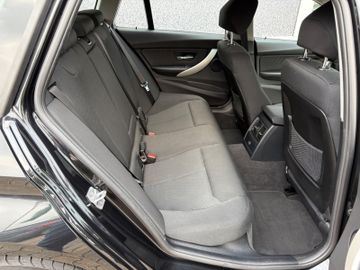 Fahrzeugabbildung BMW 318d Touring Advantage Aut. Navi PDC LED SHZ uvm