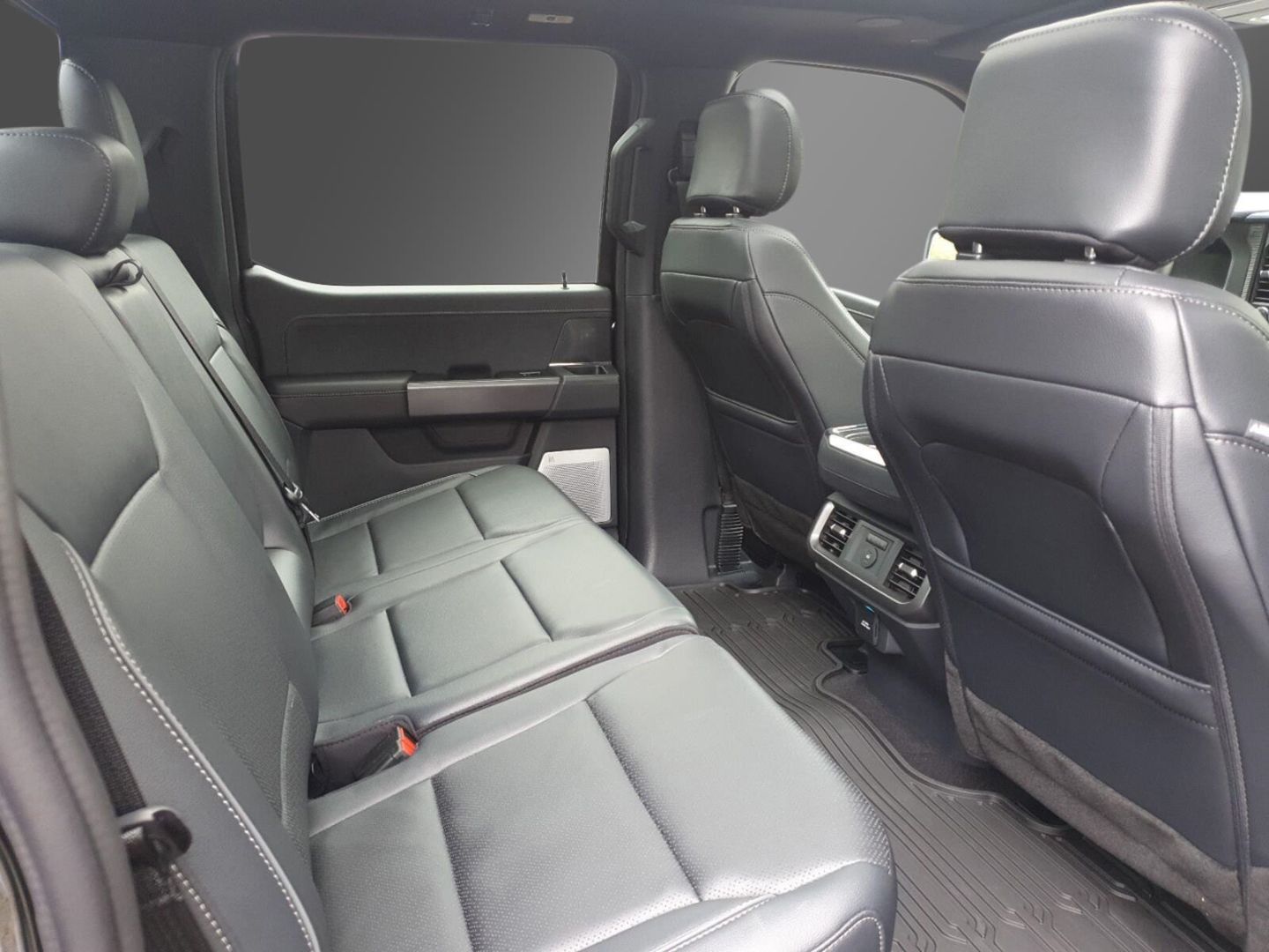 Fahrzeugabbildung Ford F 150 Lariat Black MY25 5,0-V8 4x4 SuperCrew-Vol