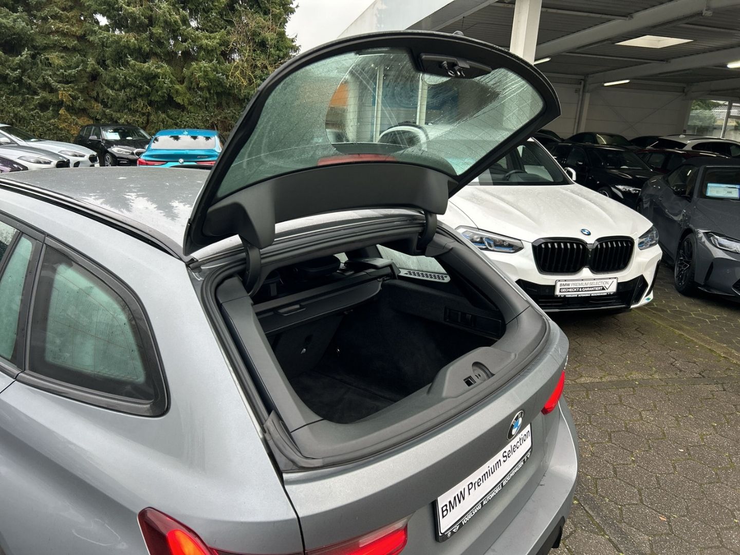 Fahrzeugabbildung BMW 318 iTouring,M Sport,HeadUp,Rückfahrk.,DrivingAs