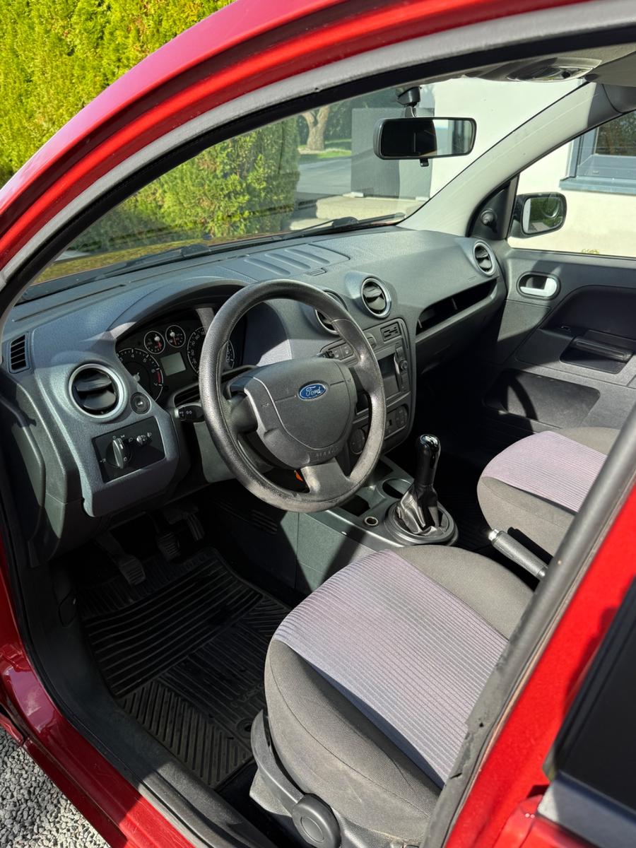 Ford Fusion 2006 — вигляд ззаду
