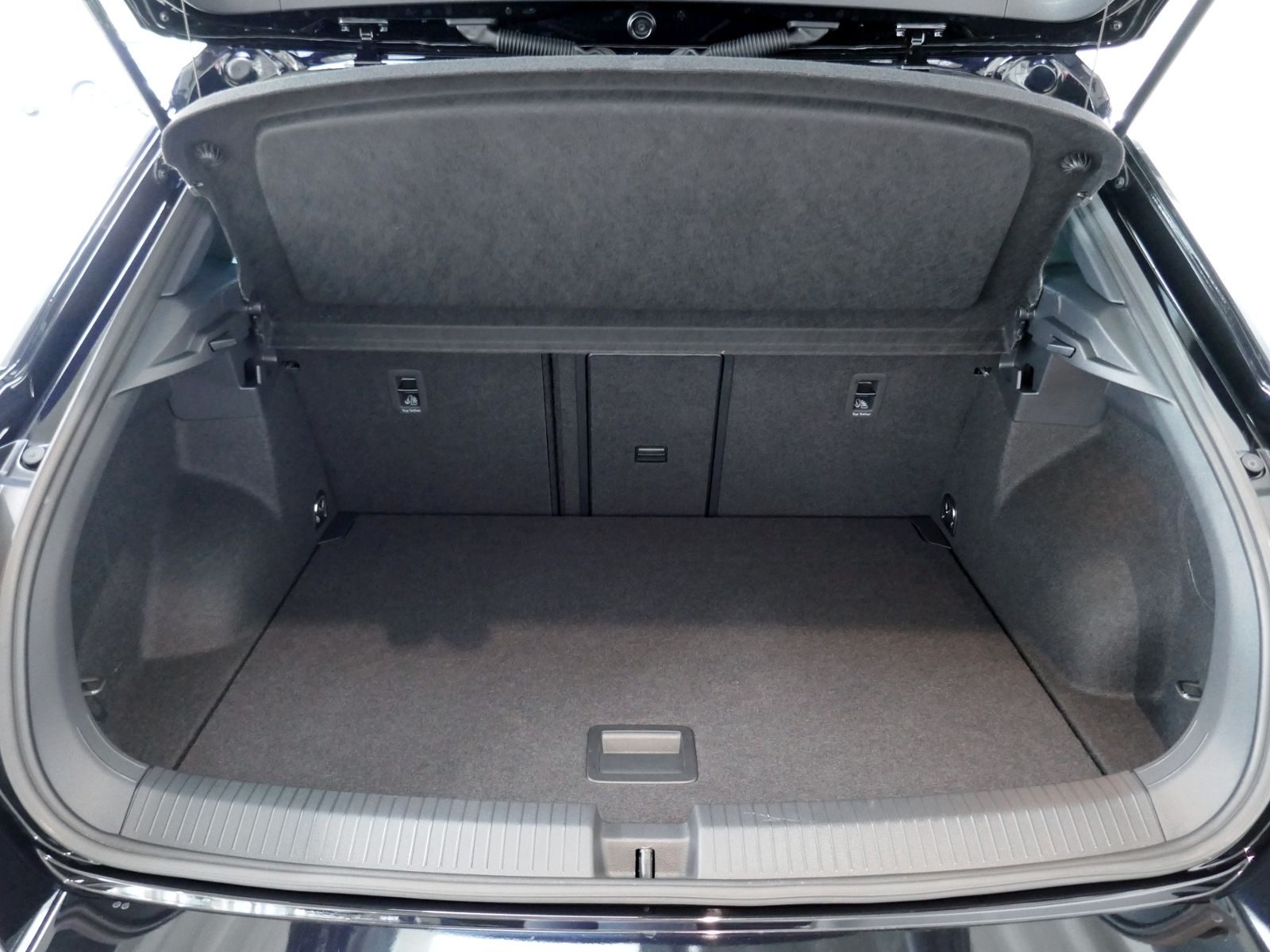 Fahrzeugabbildung Volkswagen T-Roc R-Line 1.5 TSI DSG | LED AHK RFK ACC