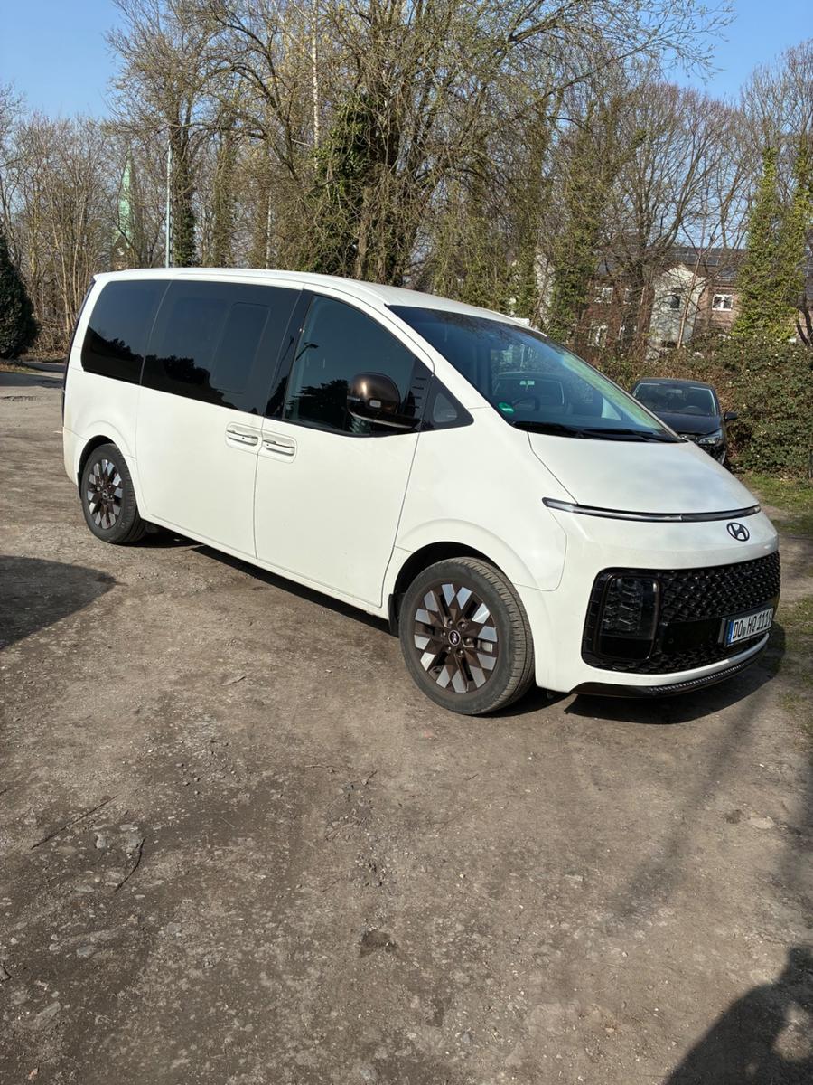 Hyundai Staria Signature 4WD