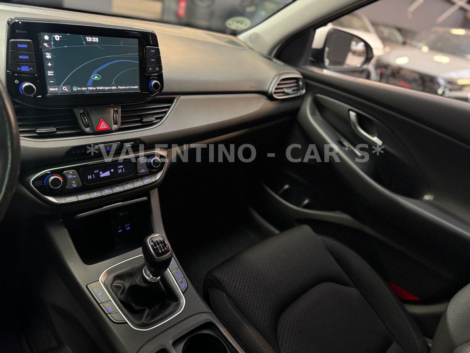 Hyundai i30 cw Family + Nav/Kamera/Temp/Shz/Lhz/Pano/Led