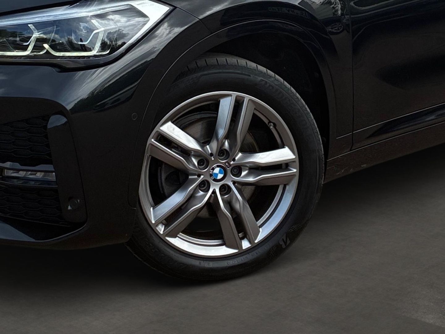 BMW X1 sDrive18d AUTOMATIK M SPORT HUD LED SHZ AHK N foto 6