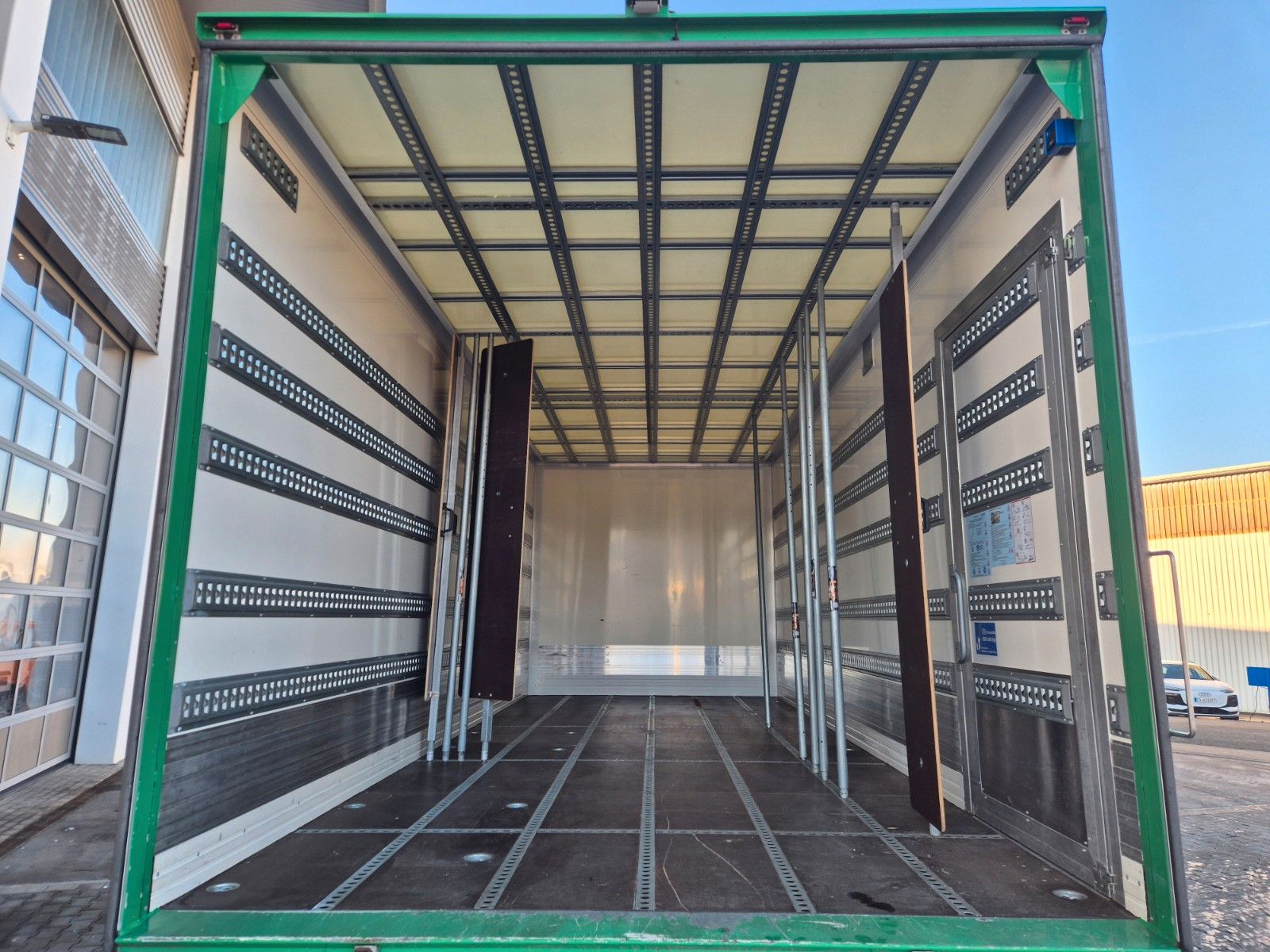 Fahrzeugabbildung Mercedes-Benz Atego 1223 L LBW 2.000kg Tür Spoiler Klima