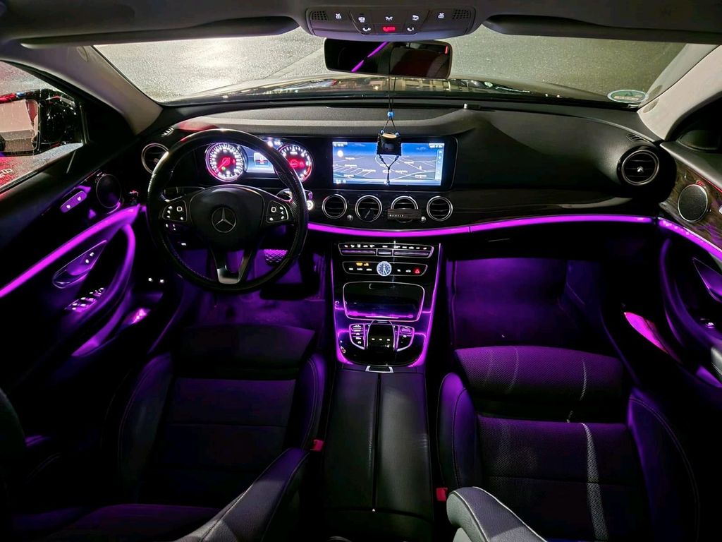 Image of Mercedes-Benz E 220