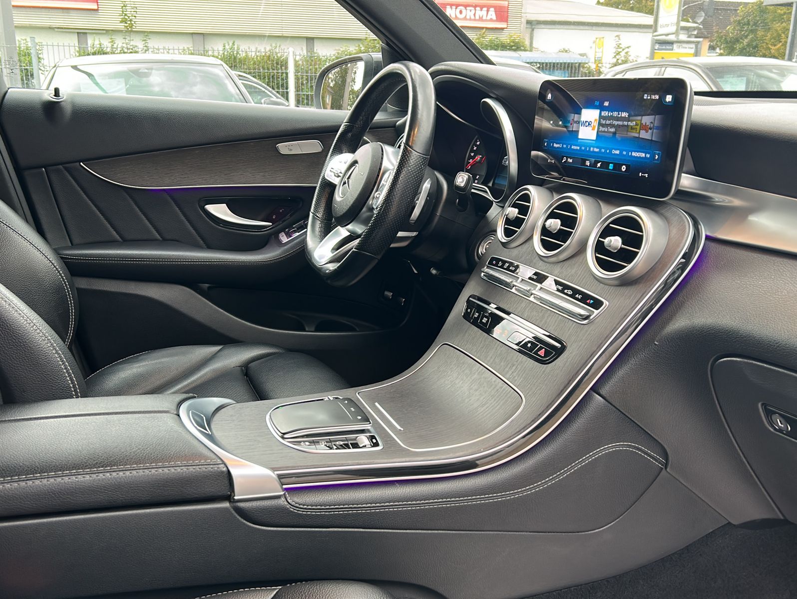 Fahrzeugabbildung Mercedes-Benz GLC 200d 4Matic 9G-TRONIC AMG-Line