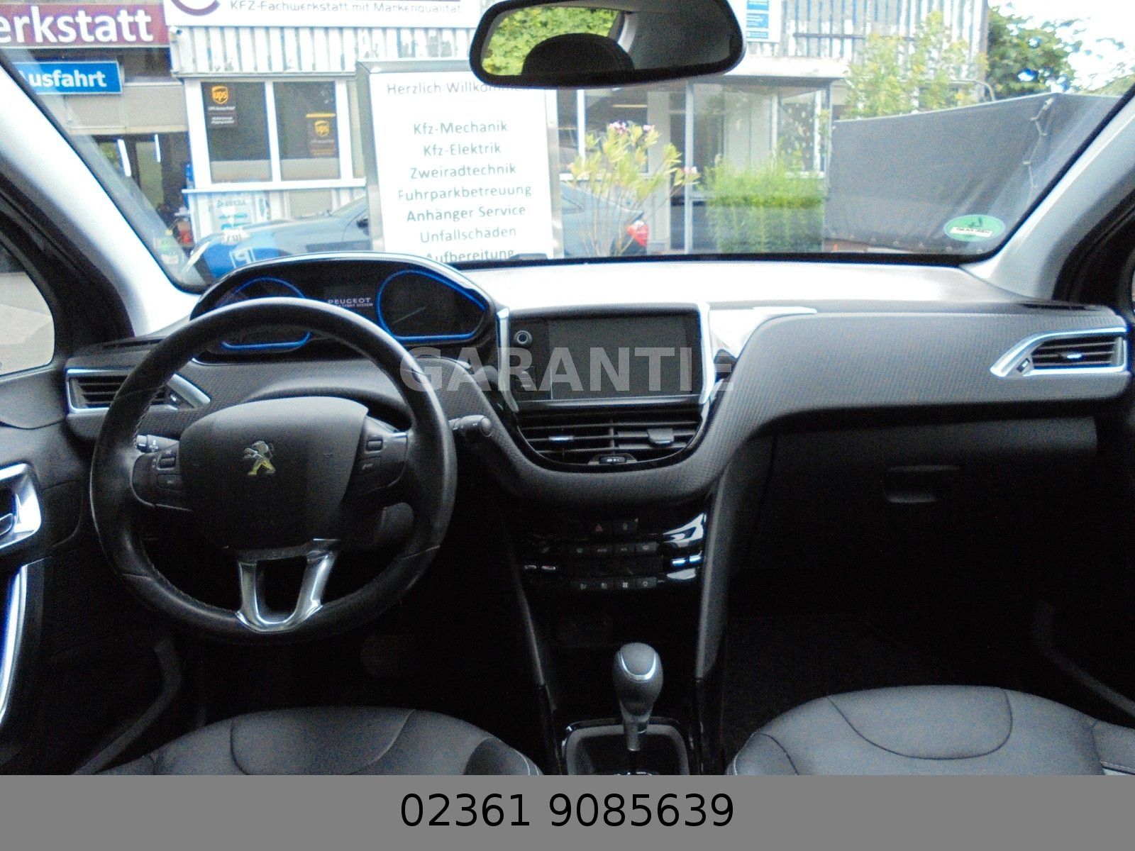 Fahrzeugabbildung Peugeot 2008 Allure Automatik/Panorama/Parktronik/