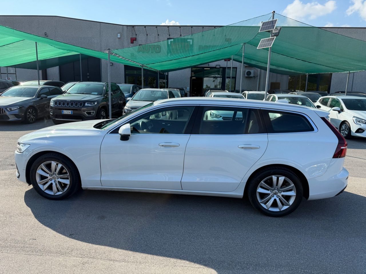 Volvo V60 B4 2.0 197 CV Geartronic Momentum Busi imagem 2
