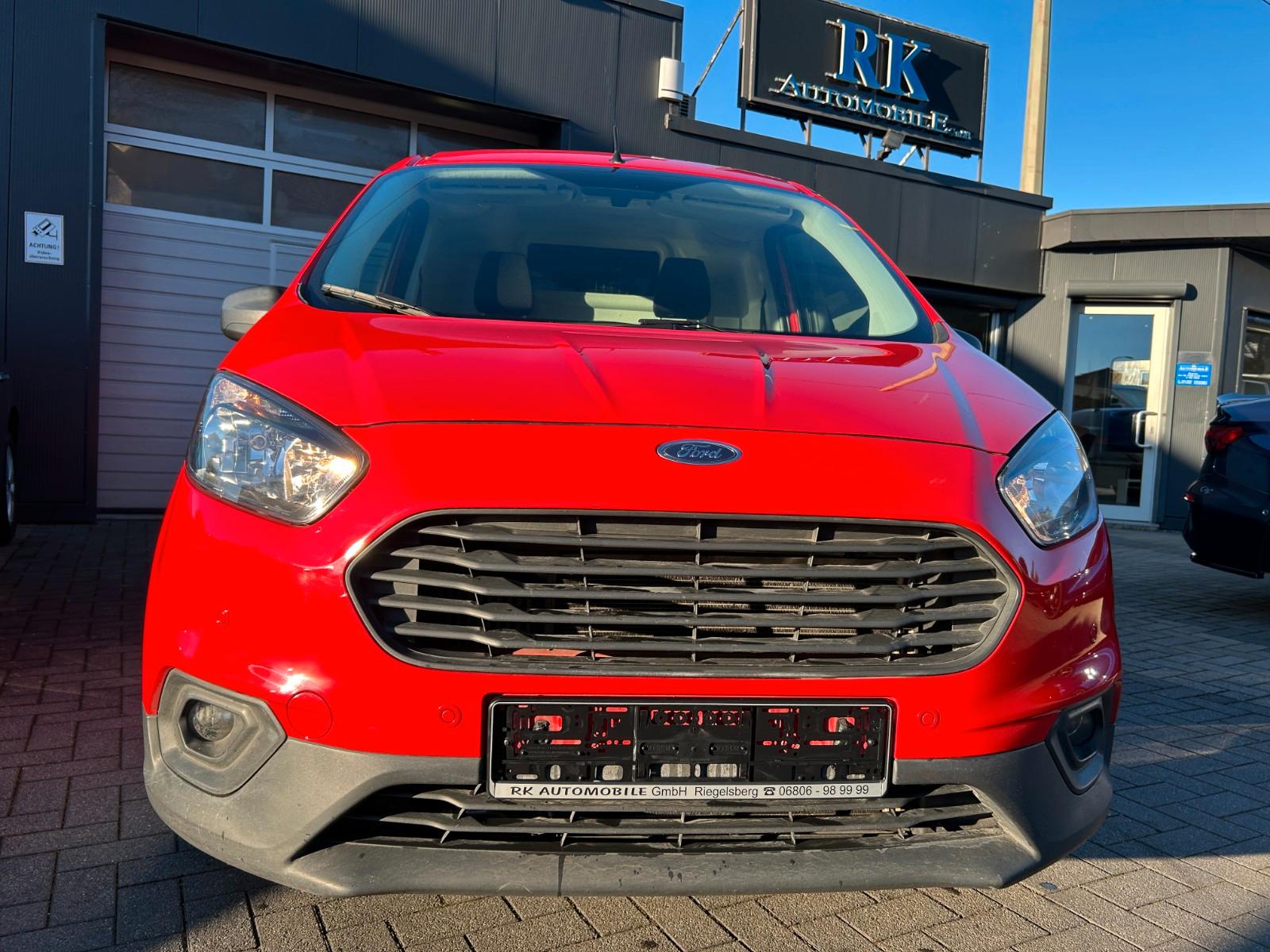 Ford Transit Courier Benziner