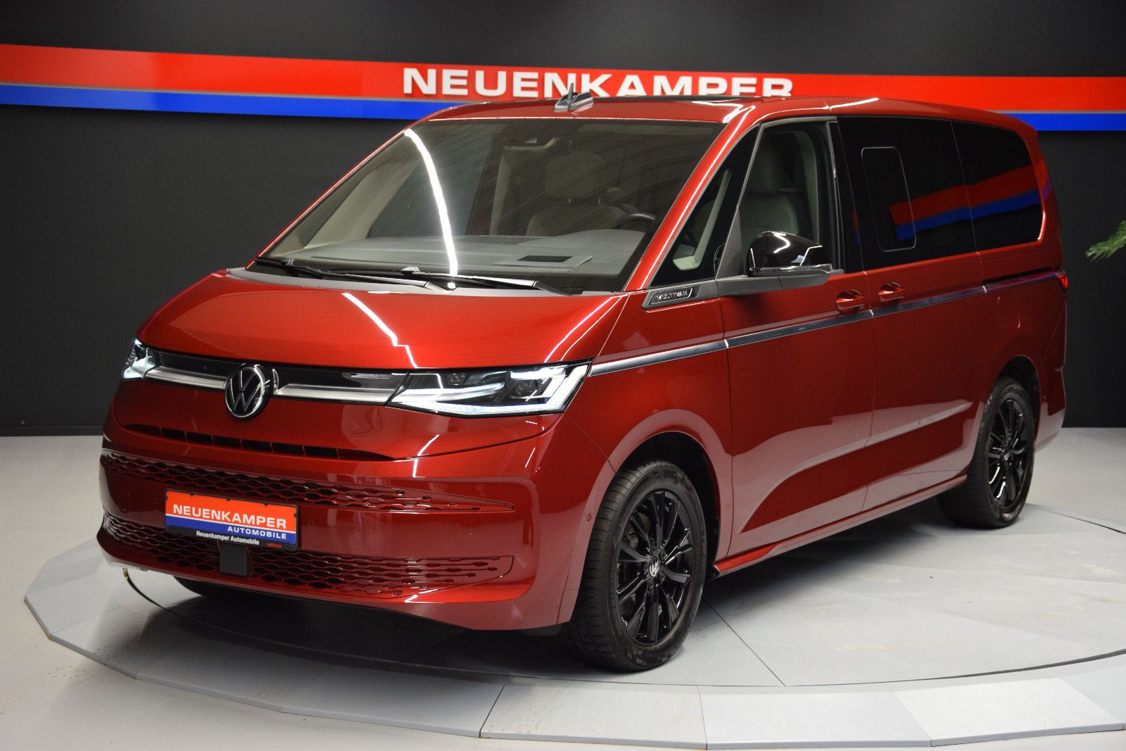 Fahrzeugabbildung Volkswagen T7 Multivan ACC DCC AHK HuD Pano Harman Kardon