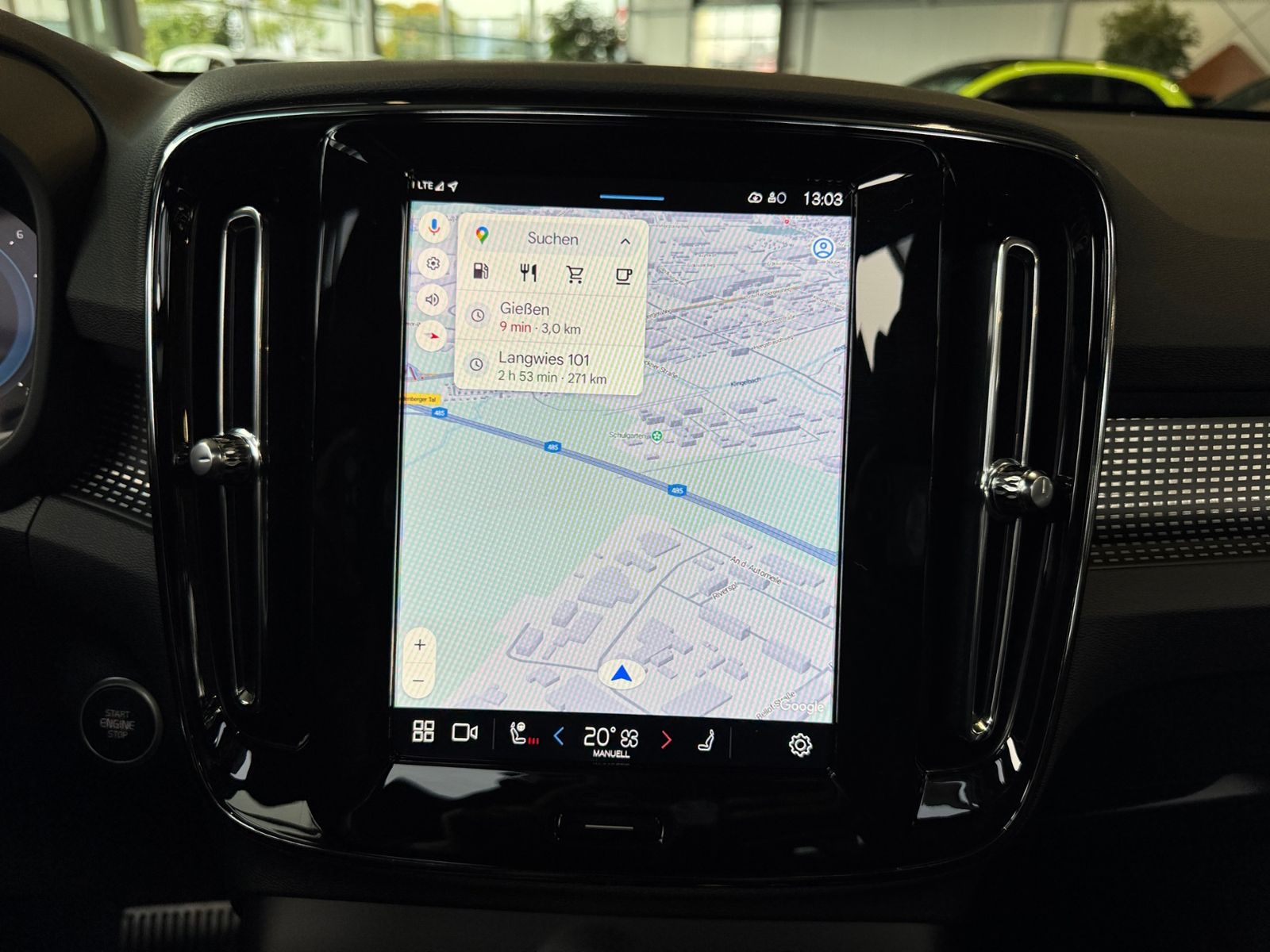 Fahrzeugabbildung Volvo XC40 Plus Dark 2WD NAVI LED AHK PANO
