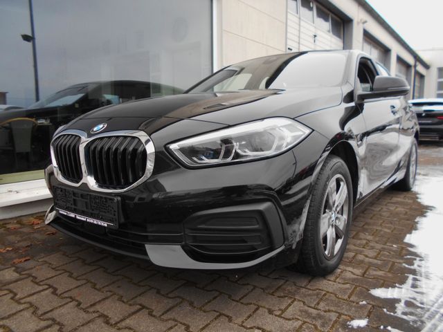 BMW 118i  -KAMERA-NAVI-LED-SITZHEIZUNG-PDC-CARPLAY-