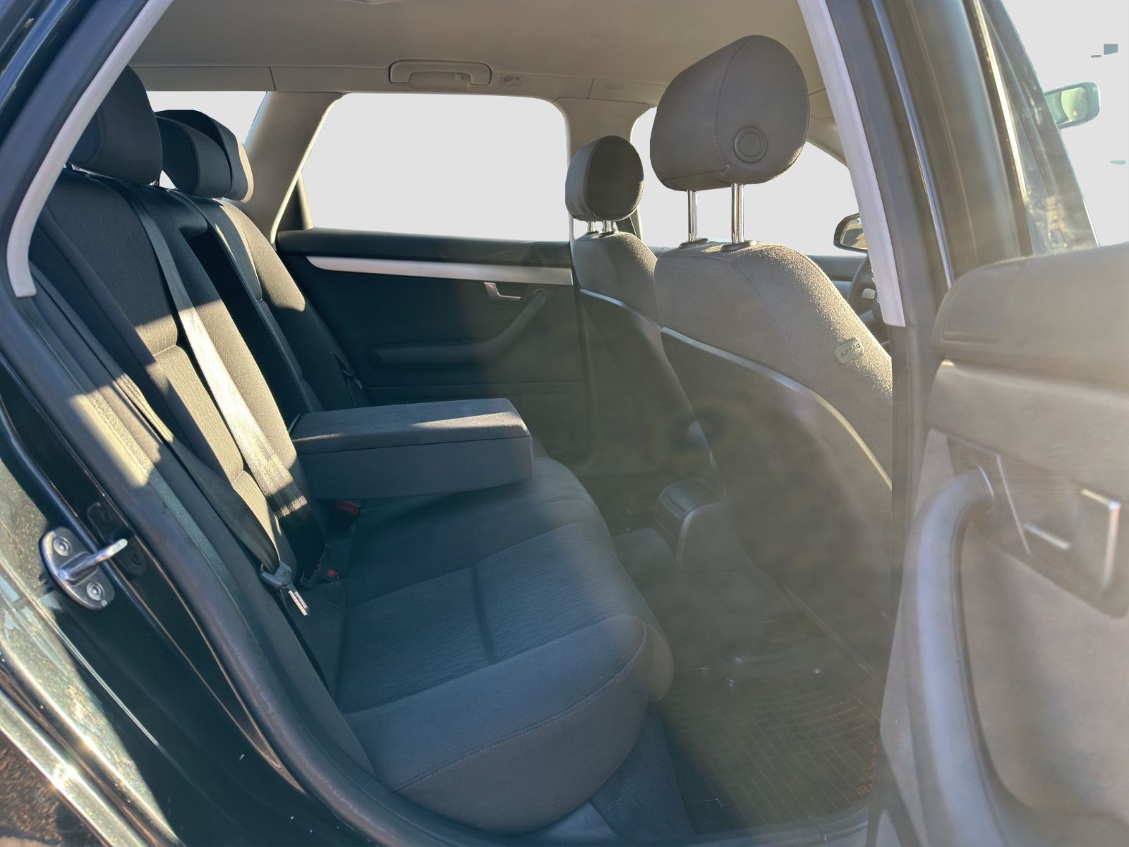 Fahrzeugabbildung Audi A4 Avant 1.8 T/Anhängerk./SHZ/Klima/Tempomat/