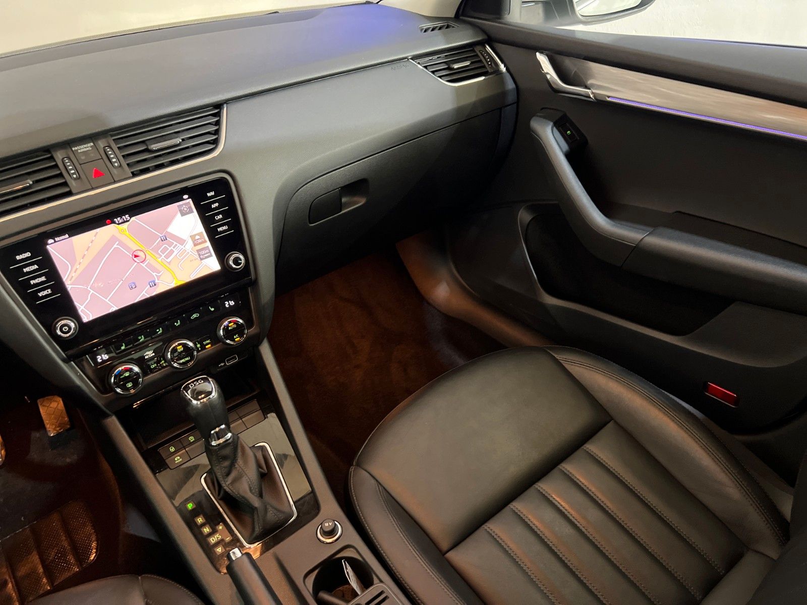 Fahrzeugabbildung SKODA Octavia Combi Premium Edition *Leder*Kamera*LED