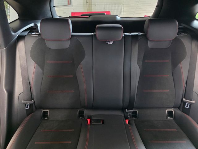 MERCEDES-BENZ GLA 200 — Foto 28