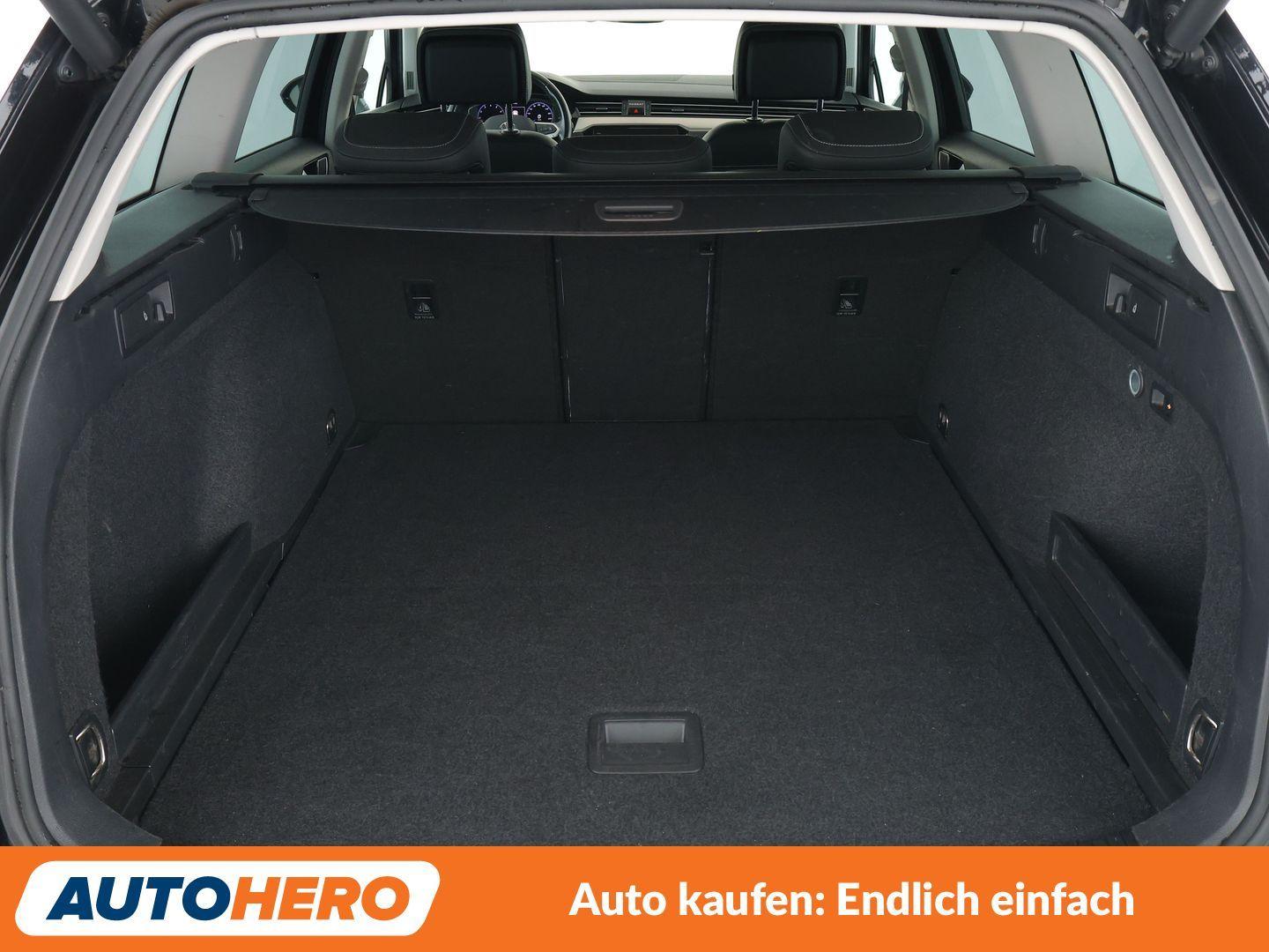 Volkswagen Passat 1.5 TSI ACT Elegance Aut.*NAVI*LED*ACC*