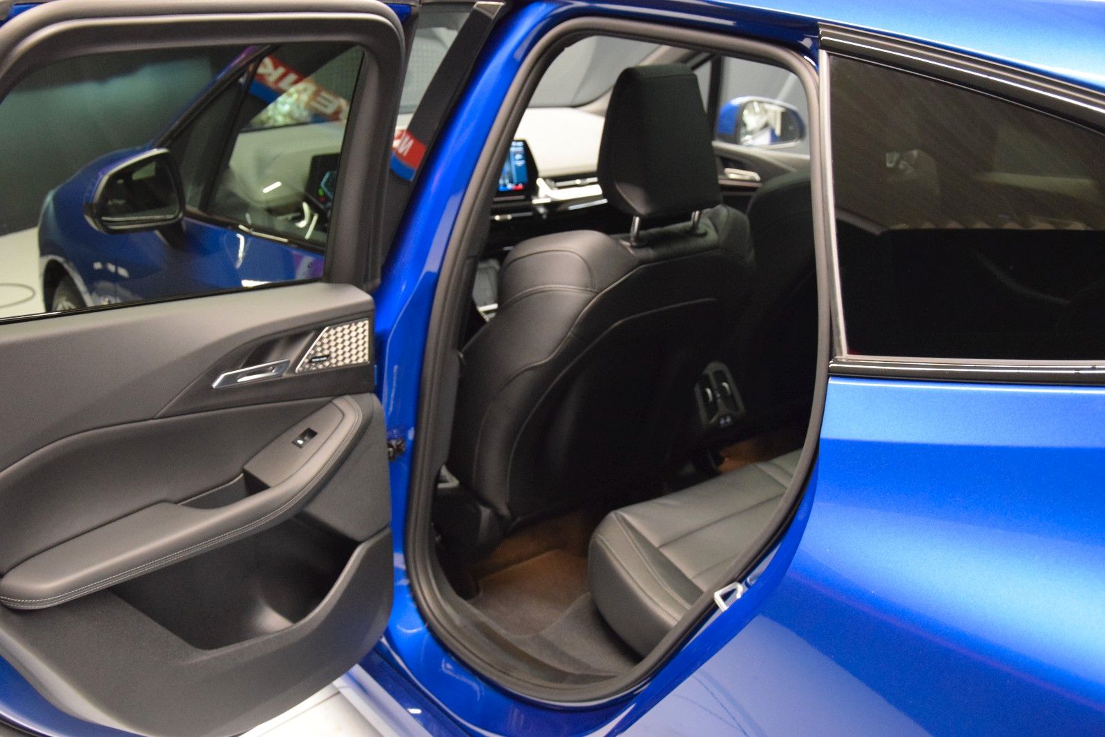 Fahrzeugabbildung BMW 218 i  Active Tourer M Sport Pano ACC Leder H&k