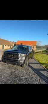 Toyota Tundra - graue Toyota Tundra