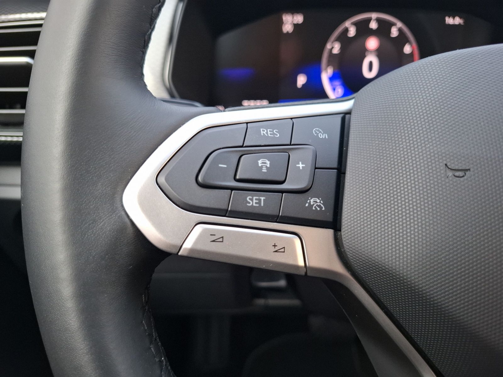 Fahrzeugabbildung Volkswagen T-Cross TSI Life DSG LED CarPlay AID ACC RFK SH