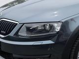 Skoda Octavia 2.0 TDI DSG 4x4 Scout*PANO*Bi-Xenon*AHK* - Skoda Octavia Scout mit Diesel-Antrieb