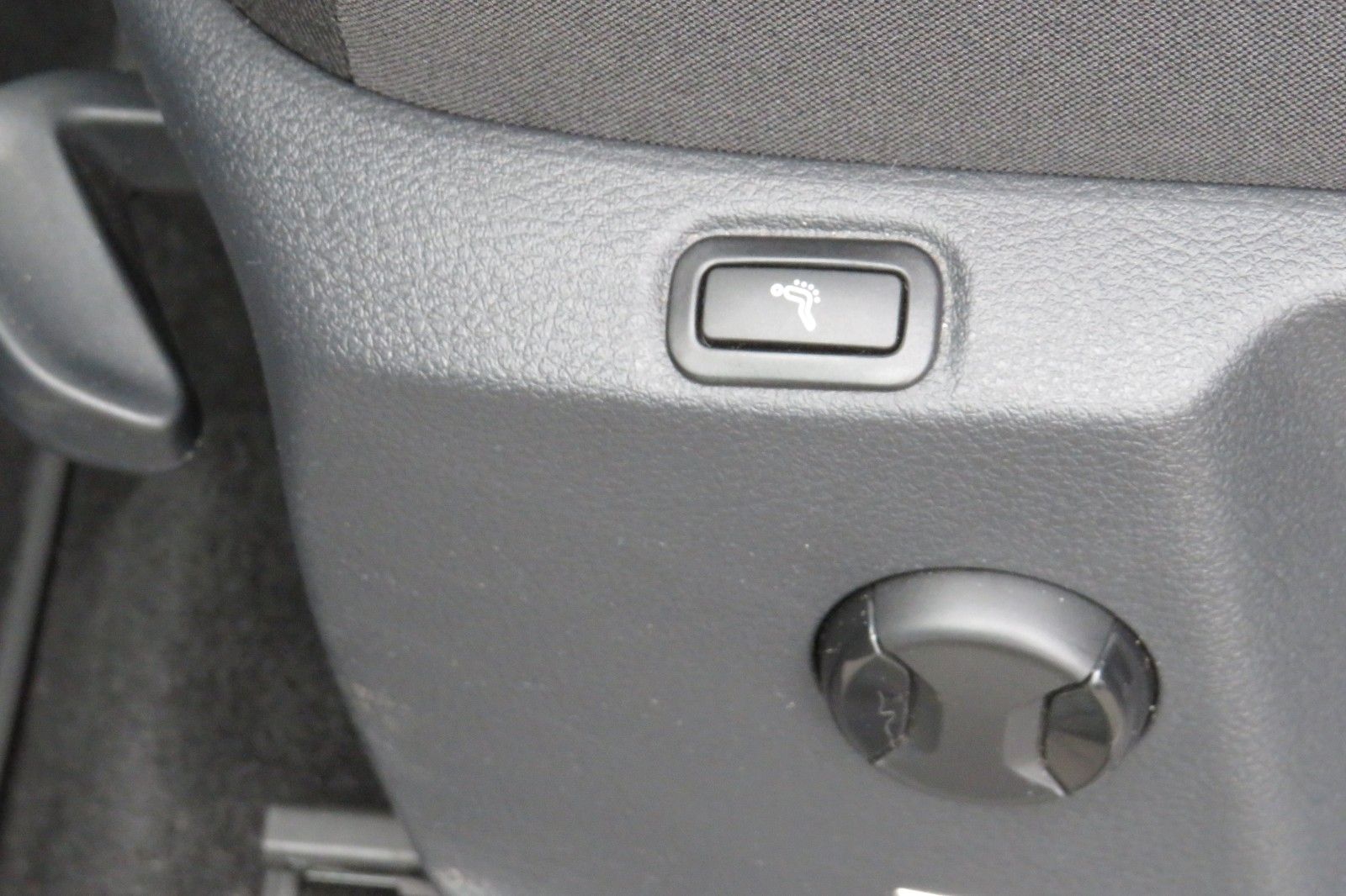 Fahrzeugabbildung Volkswagen Touran Comfort DSG AHK 7-SITZE KAMERA LED 1.H