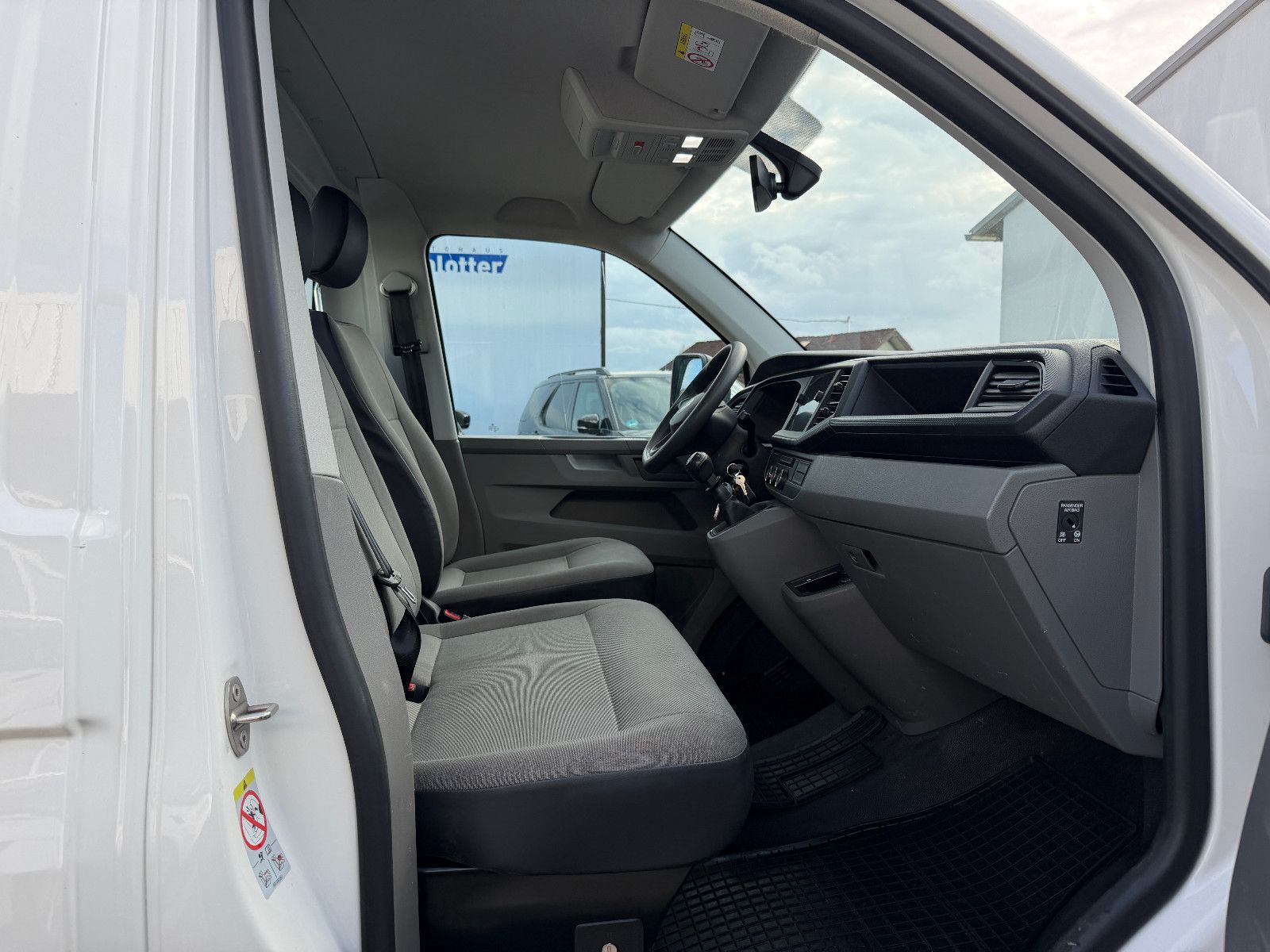 Fahrzeugabbildung Volkswagen T6.1 Transporter Pritsche//APPLE-CAR/NAVI/