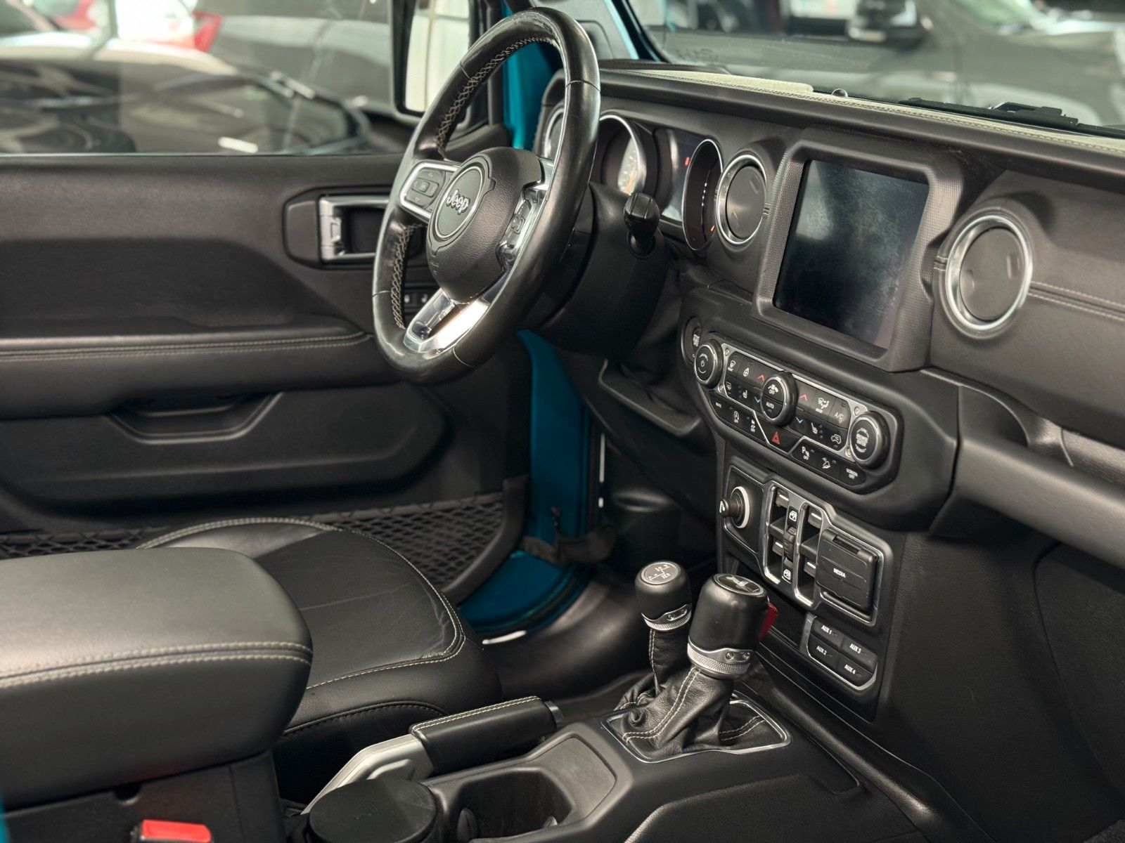 Fahrzeugabbildung Jeep Wrangler 2.2 CRDi Sahara Overland "SkyOne AHK"