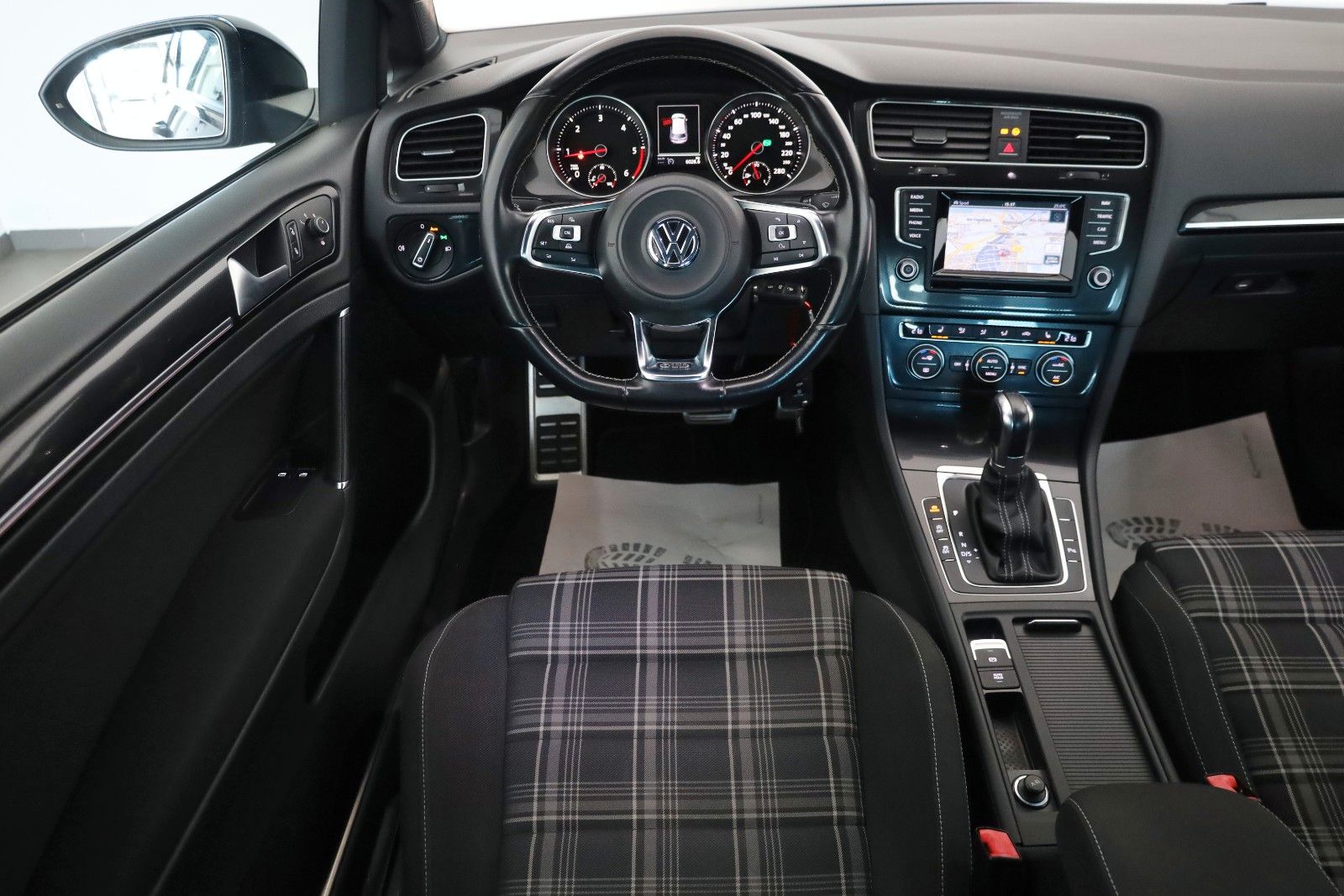 Fahrzeugabbildung Volkswagen Golf VII GTD Navi,Xenon,Kamera,SH,PDC,SR+WR