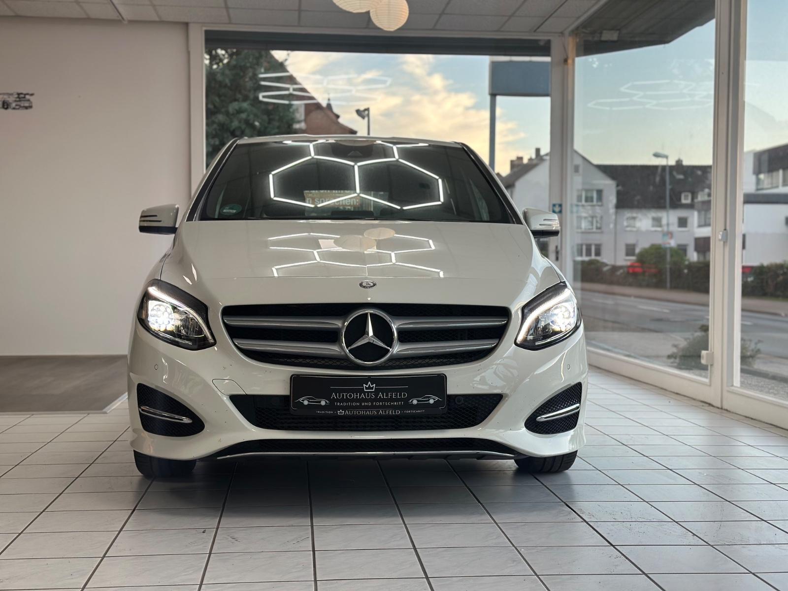 Mercedes-Benz B 180 Xenon Scheckheft Rückfahrkamera Style